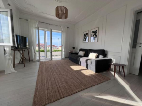 Close to Everything Bright Modern Apartment